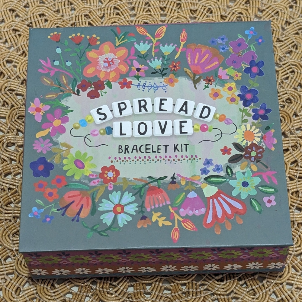 Spread Love Bracelet Making Kit - Picture 7 of 7